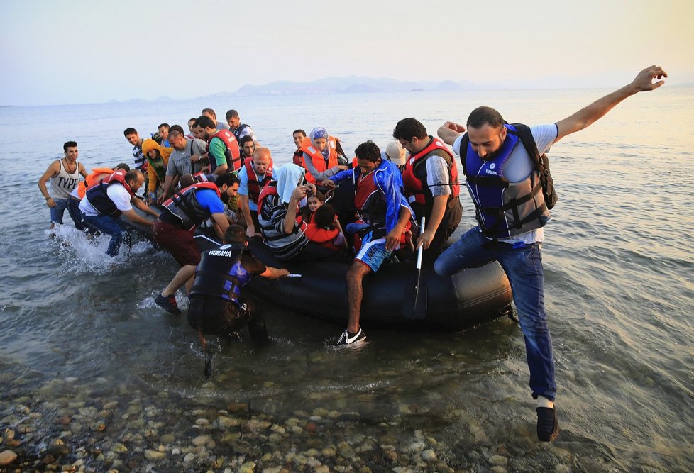 Syrská uprchlická rodina přistála u pobřeží ostrova Kos.
