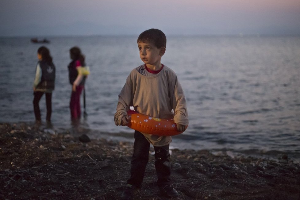 Přes Řecko do Evropy míří tisíce uprchlíků.