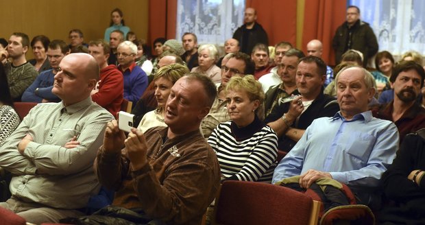 „Uprchlíky nechceme,“ skandovali ve Smilovicích. Obec chce pomoct křesťanům 