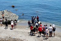 Desítky migrantů skončily na Krétě. Mířily na sousední ostrov, který praská ve švech