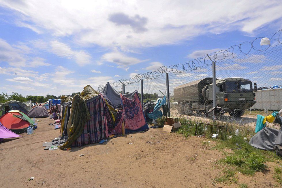 Stovky uprchlíků uvízly na maďarsko-srbských hranicích. Vznikne tam druhé Idomeni?