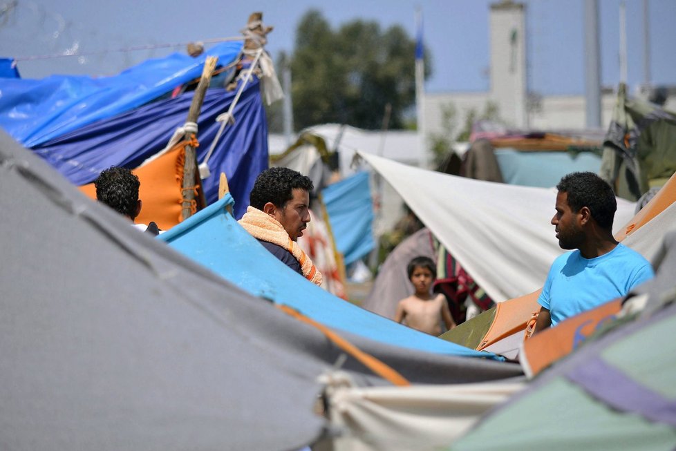 Stovky uprchlíků uvízly na maďarsko-srbských hranicích. Vznikne tam druhé Idomeni?