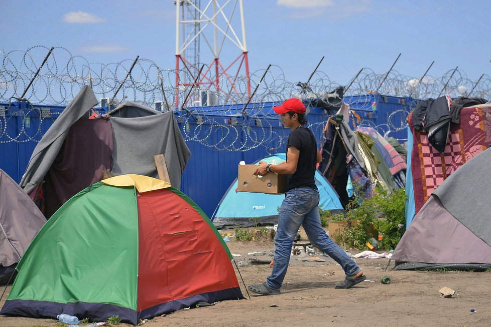 Stovky uprchlíků uvízly na maďarsko-srbských hranicích. Vznikne tam druhé Idomeni?