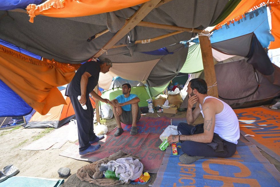 Stovky uprchlíků uvízly na maďarsko-srbských hranicích. Vznikne tam druhé Idomeni?