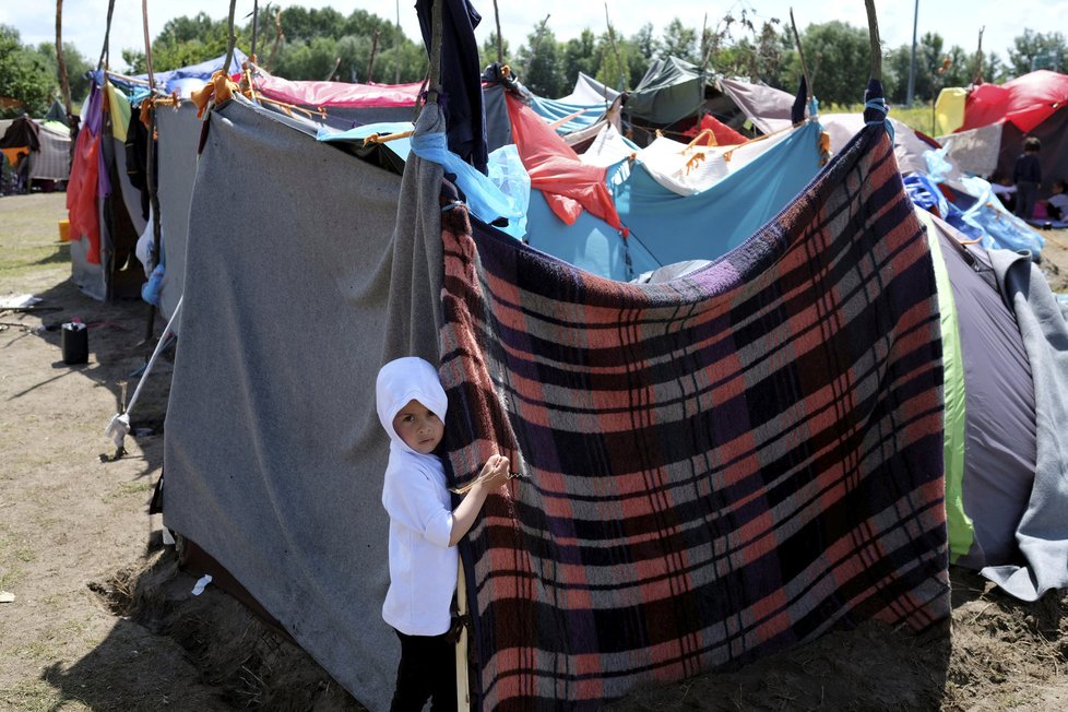 Stovky uprchlíků uvízly na maďarsko-srbských hranicích. Vznikne tam druhé Idomeni?