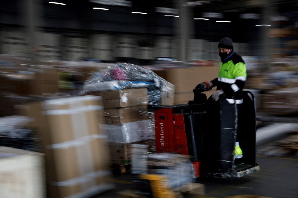 Taxikáři z Madridu vezou humanitární pomoc, zpátky vezmou běžence.