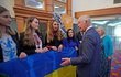 Princ Charles se v Belfastu setkal s Ukrajinkami, jež podporují své krajany v Británii.