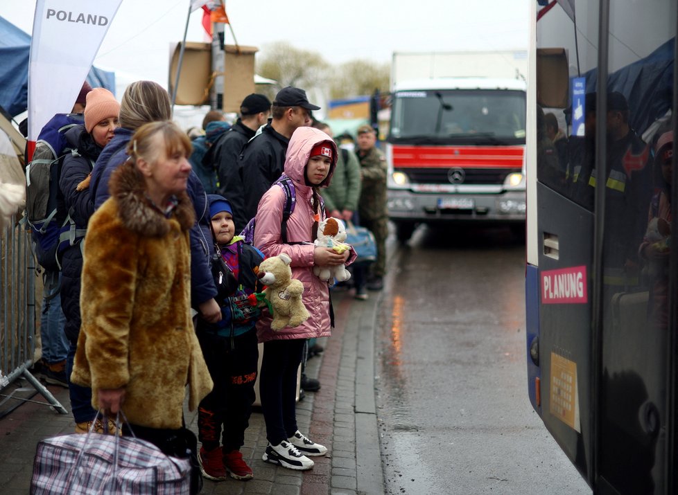 Uprchlíci z Ukrajiny na polsko-ukrajinské hranici.