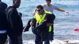 uprchlíci vylovení na řeckém pobřeží
