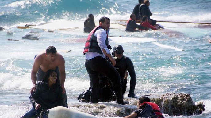 uprchlíci na řeckém pobřeží
