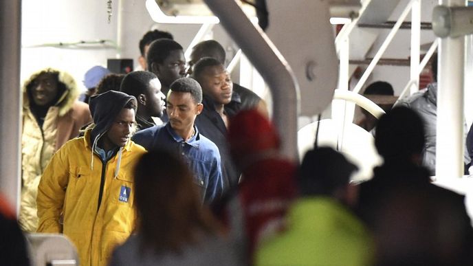 Uprchlíci z Libye, kterým se podařilo dorazit k italské pevnině (20. dubna 2015)
