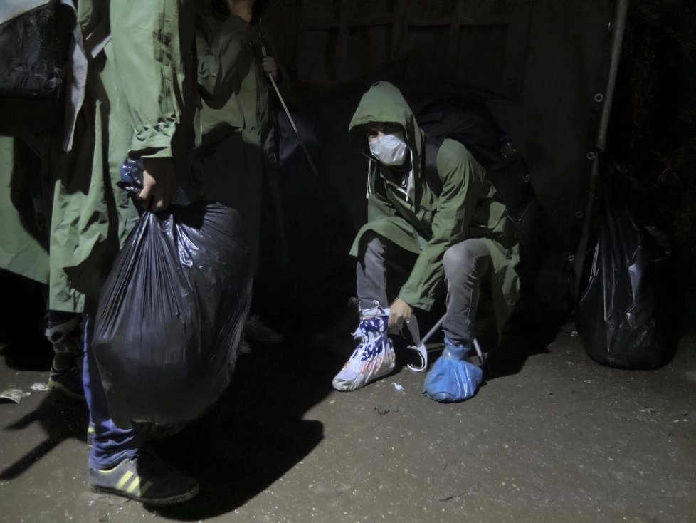 Dobrovolníci mají dobře zvážit, kdy už začíná být situace natolik nezvladatelná, že hrozí ztráta kontroly nad davem a fyzická újma dobrovolníků.