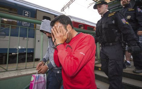 Někteří nelegální migranti byli zadrženi až na pražském hlavním nádraží. Je jich ale výrazně méně než v roce 2015.