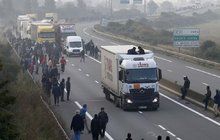 Řádění uprchlíků pokračuje:  Stovka jich vnikla Eurotunelem