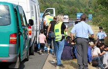 Maďar pašoval 48 běženců: Utekl na dálnici před policií!