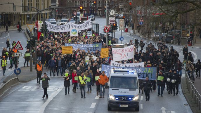 Protest proti ubytovně uprchlíků v Hamburku