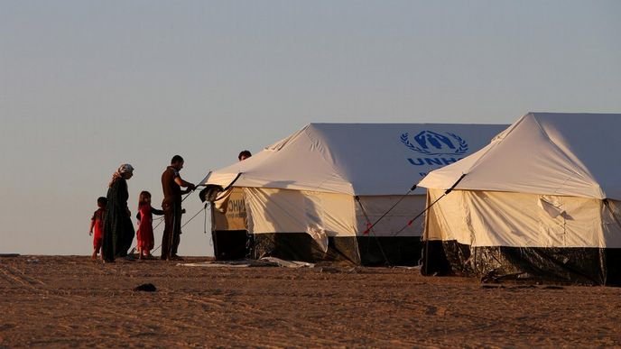 Uprchlický tábor nedaleko kurdského Erbílu. Město Mosul, které padlo do rukou rebelům z ISIL, opustily tisíce lidí