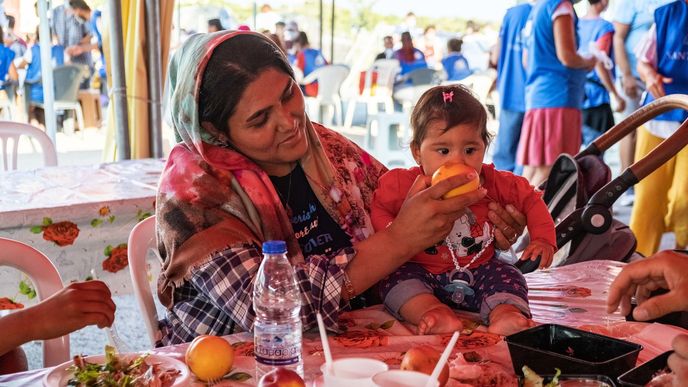 Reportáž z uprchlického tábora Kara tepe na ostrově Lesbos, který nahradil požárem zničený tábor Moria