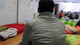 Teprve šestnáctiletý chlapec zůstal sám na hranicích. Policie ho nechtěla pustit kvůli chybě v dokumentech při registraci v Makedonii.