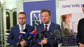 Ministr práce a sociálních věcí Marian Jurečka (KDU-ČSL) a ředitel úřadu práce Daniel Krištof (1. 9. 2023)
