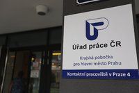 V Česku je bez práce 230 tisíc lidí. Firmám přesto chybí dělníci a zdravotníci