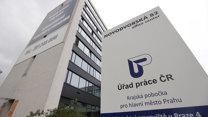 Nezaměstnanost zůstala v březnu na únorových třech procentech. Ubývá ale volných pracovních míst, vyplývá z aktuálních statistik ministerstva práce a sociálních věcí.