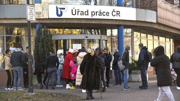 V Česku může AI během 25 let ohrozit práci více než čtvrt milionu lidí. V Česku může AI během 25 let ohrozit práci více než čtvrt milionu lidí.