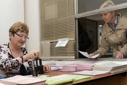 Muži na úřadech šéfují, ženy odvedou většinu práce. Analýza: Nejde o diskriminaci