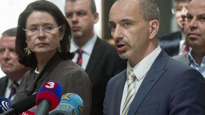 Úřadující předseda ODS Martin Kuba a místopředsedkyně strany Miroslava Němcová vystoupili 17. července v Poslanecké sněmovně v Praze na tiskové konferenci po jednání poslaneckého klubu ODS.