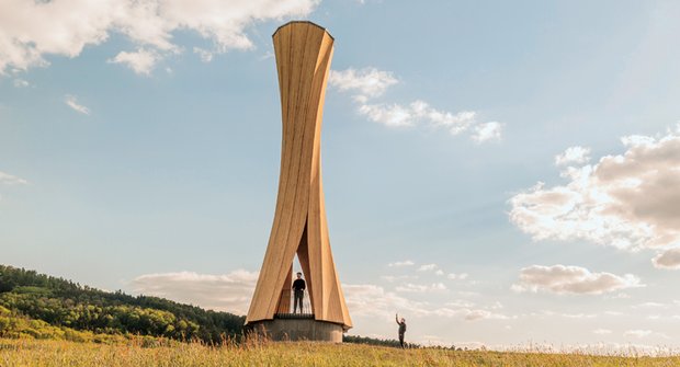 Foto týdne: "Nezničitelná" dřevěná věž