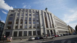 Zahraniční matky bank vydělávají na politice České národní banky
