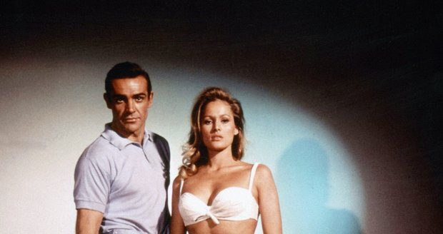 Ursula Andressová a její bílé bikiny se staly symbolem Dr. No.