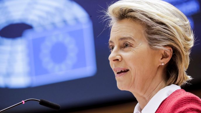 Předsedkyně Evropské komise Ursula von der Leyenová představila plán nového balíku protiruských sankcí, jehož cílem je mimo jiné vytvořit "právní základ" pro globální zastropování ceny ruské ropy.