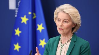 Blázinec v Bruselu: Eurokomisaři si stěžují na slabý dojezd svých elektroaut, sami je ale lidem vnucují Blázinec v Bruselu: Eurokomisaři si stěžují na slabý dojezd svých elektroaut, sami je ale lidem vnucují