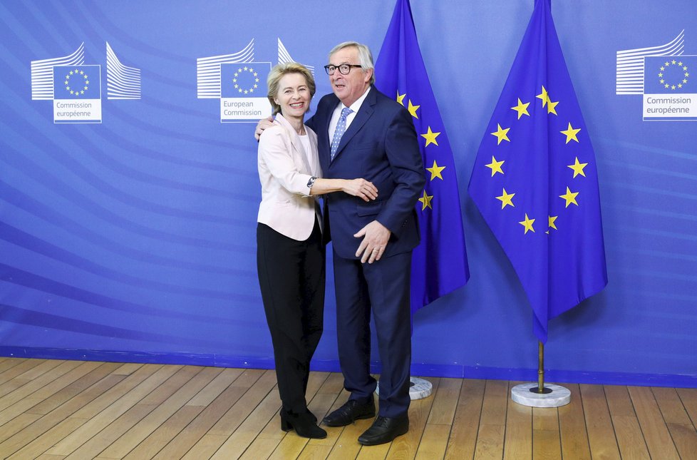 Kandidátka na první ženu v čele Evropské komise Ursula von der Leyenová s Jean-Claudem Junckerem