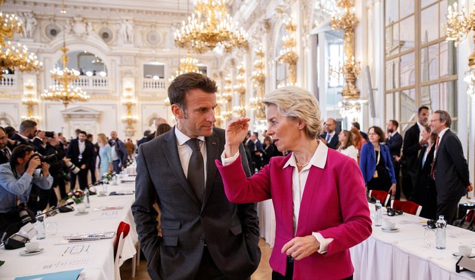 Emanuel Macron a Ursula von der Leyenová