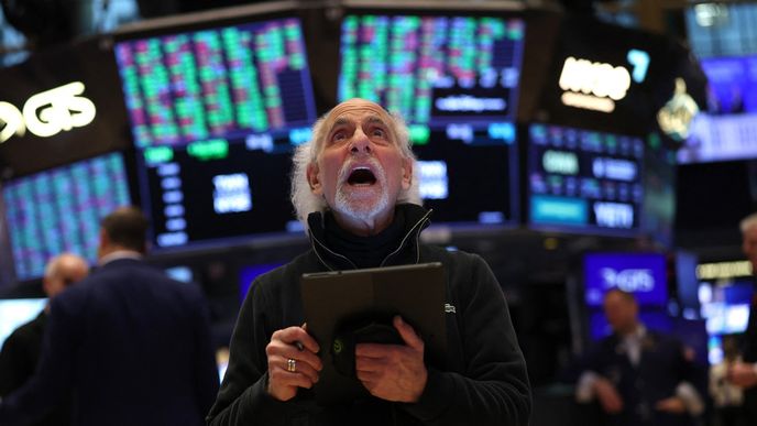 Dění, ze kterého jde hlava kolem. Rok 2026 zatím mnohé investory překvapil. Na snímku jeden z nejznámějších traderů na Wall Street Peter Tuchman. Dění, ze kterého jde hlava kolem. Rok 2026 zatím mnohé investory překvapil. Na snímku jeden z nejznámějších traderů na Wall Street Peter Tuchman.