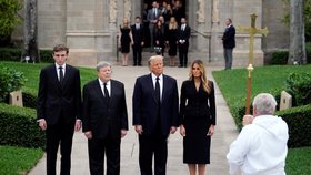 Pohřeb Amalije Knvasové, matky bývalé první dámy: Donald Trump, Baaron Trump, Melania Trumpová a její otec Viktor Knvas (18.1.2024)