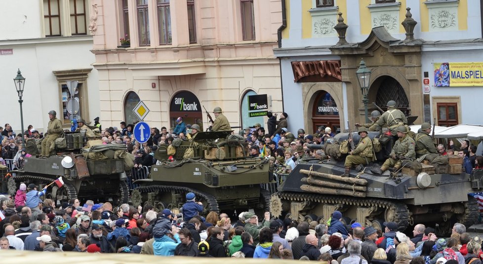 70 let od konce druhé světové: Americké tanky v Plzni a velkolepé prvomájové oslavy osvobození