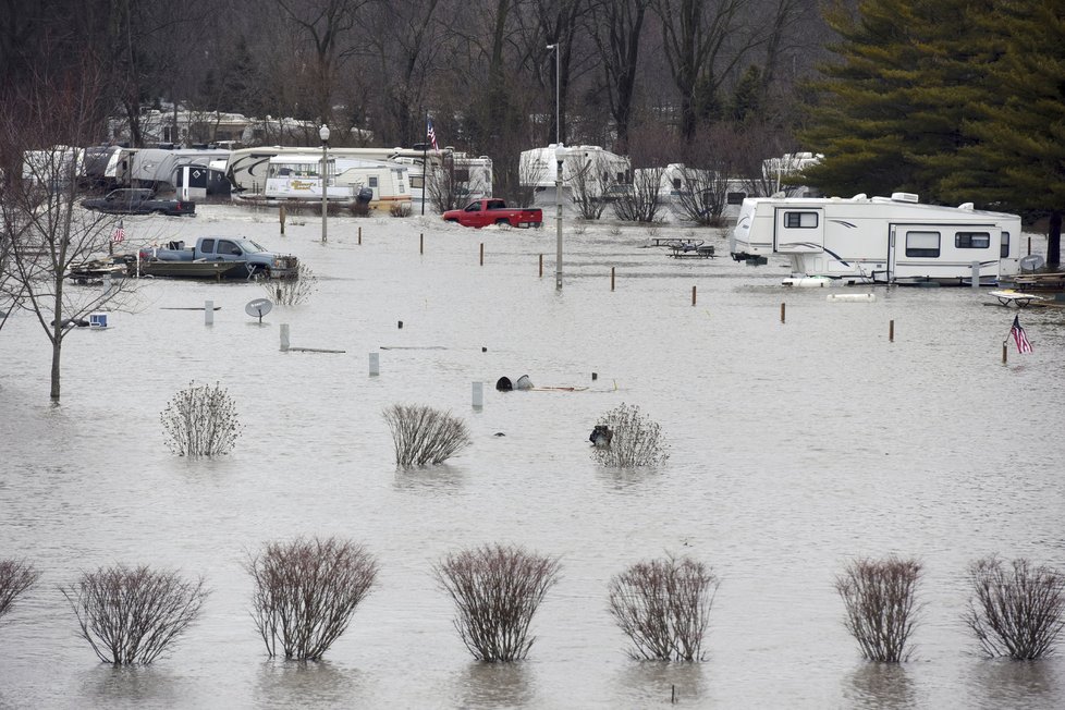 Déšť, bouře a záplavy: USA svírá extrémní počasí