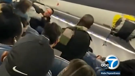 Na palubě letounu Delta Airline se strhla divoká bitka! Dva muži se tam servali takovým způsobem, že létaly nejen pěsti, ale i krev.