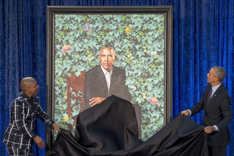 Barack Obama a malíř Kehinde Wiley odhalili obraz bývalého prezidenta.