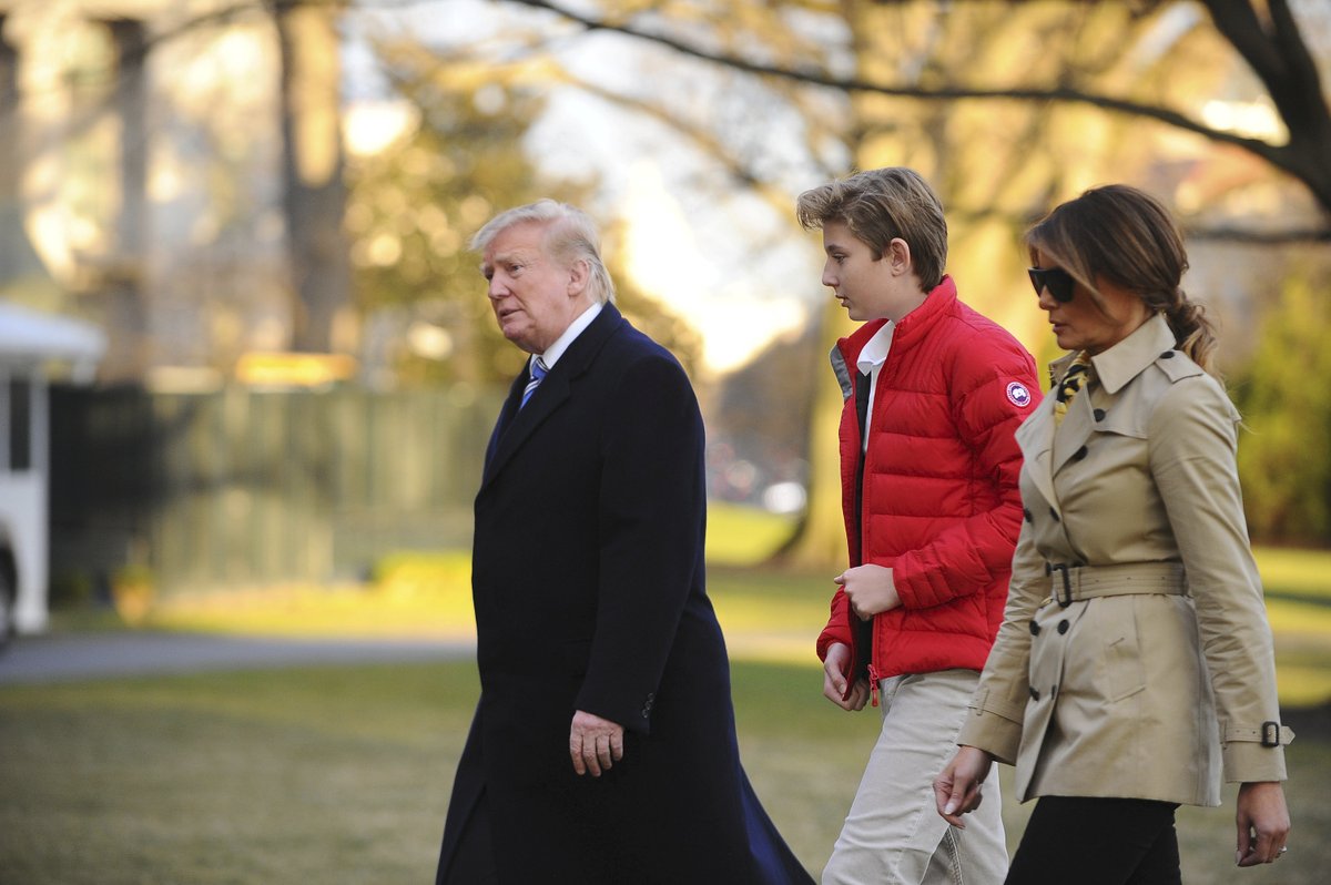 Barron Trump s rodiči: prezidentem Donaldem Trump a první dámou Melanií Trumpovou.