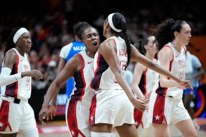 Američanky popáté v řadě ovládly basketbalové MS. Soupeřky mají historický úspěch Američanky popáté v řadě ovládly basketbalové MS. Soupeřky mají historický úspěch