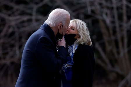 Prezident Joe Biden s manželkou Jill.