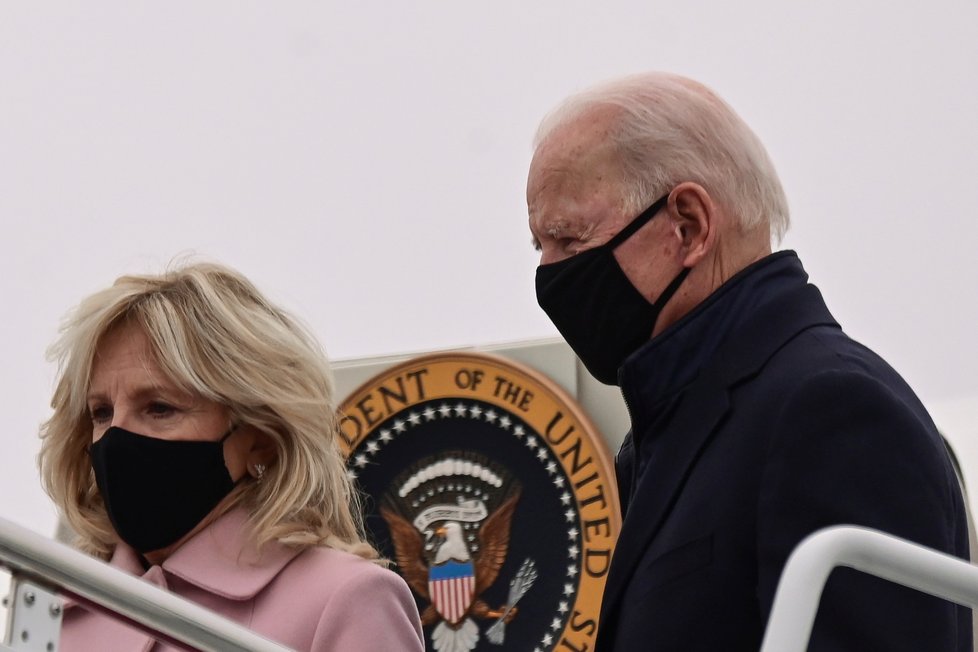 Prezident Joe Biden s manželkou Jill.