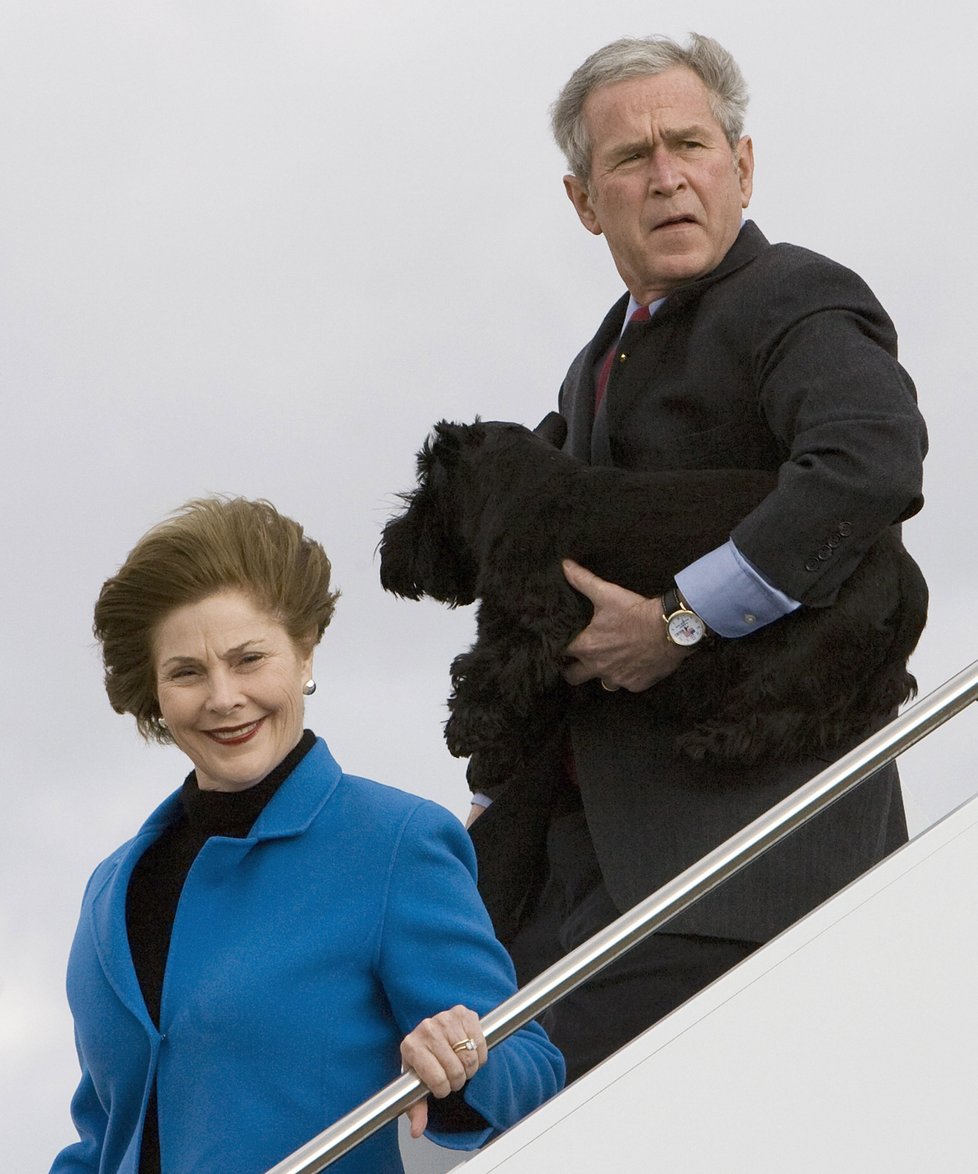 George Bush si vzal do Bílého domu dva psy: Barneyho a Miss Beazley.