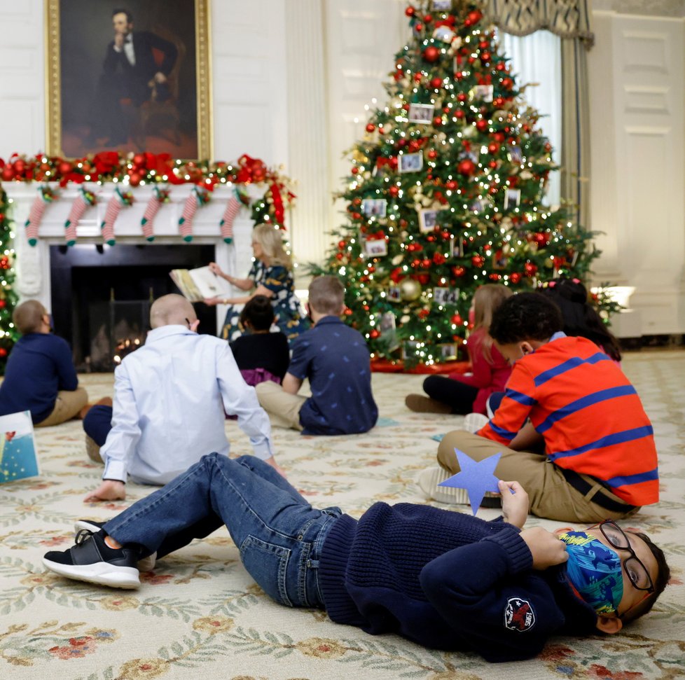 První dáma USA Jill Bidenová odhalila vánoční výzdobu Bílého domu.