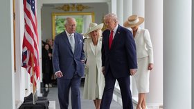 Prezident Donald Trump, první dáma Melania Trumpová, britský král Karel III. a královna Camilla v Bílém domě. (28.4.2026)