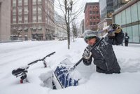 Sněhová bouře zasypala sever USA: V Bostonu leží 90 cm sněhu!